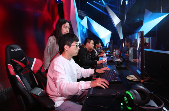 选手们通过 选手们通过